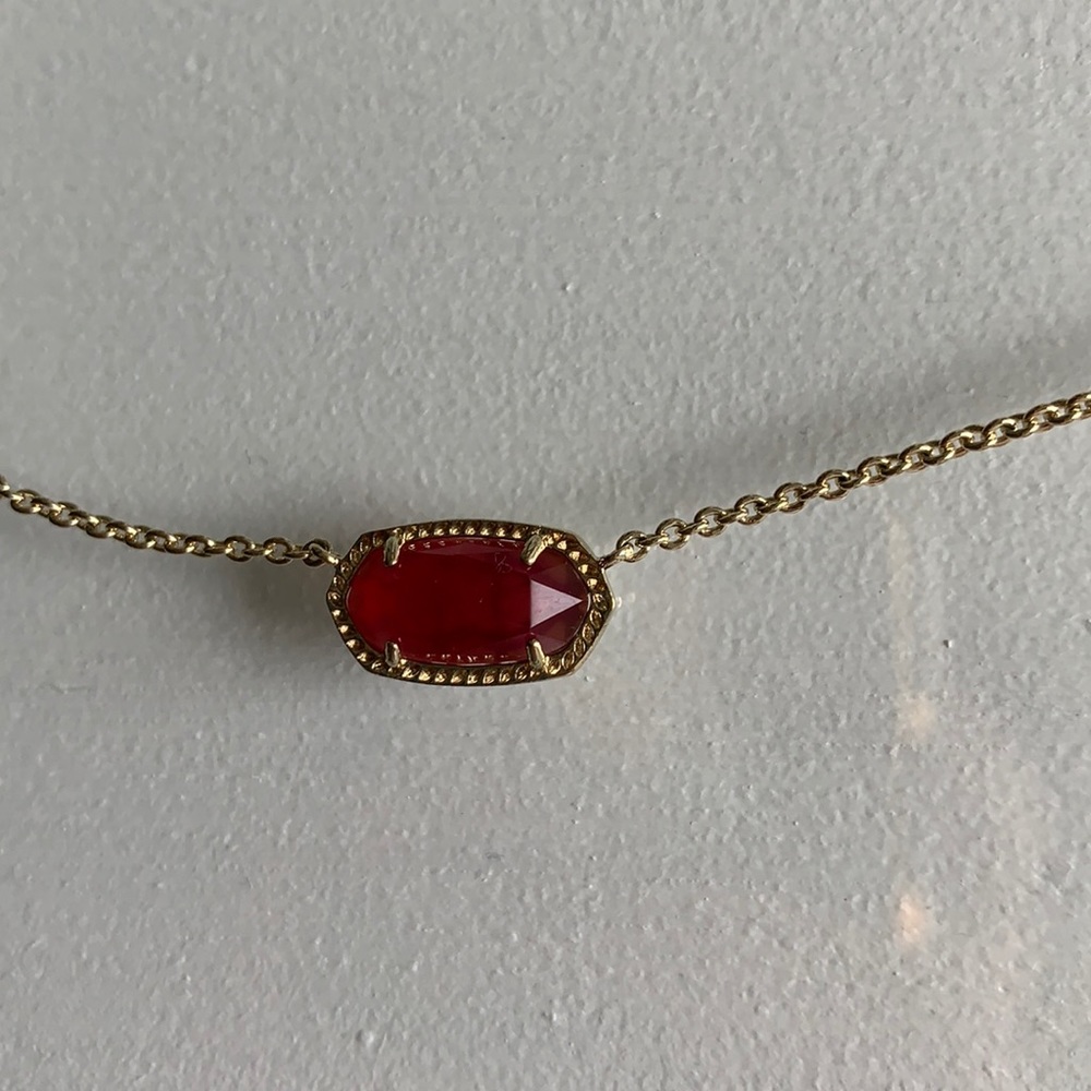 Kendra scott pendant necklace in berry illusion